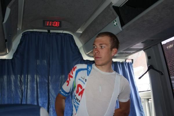 Ronan van Zandbeek gets his kit on