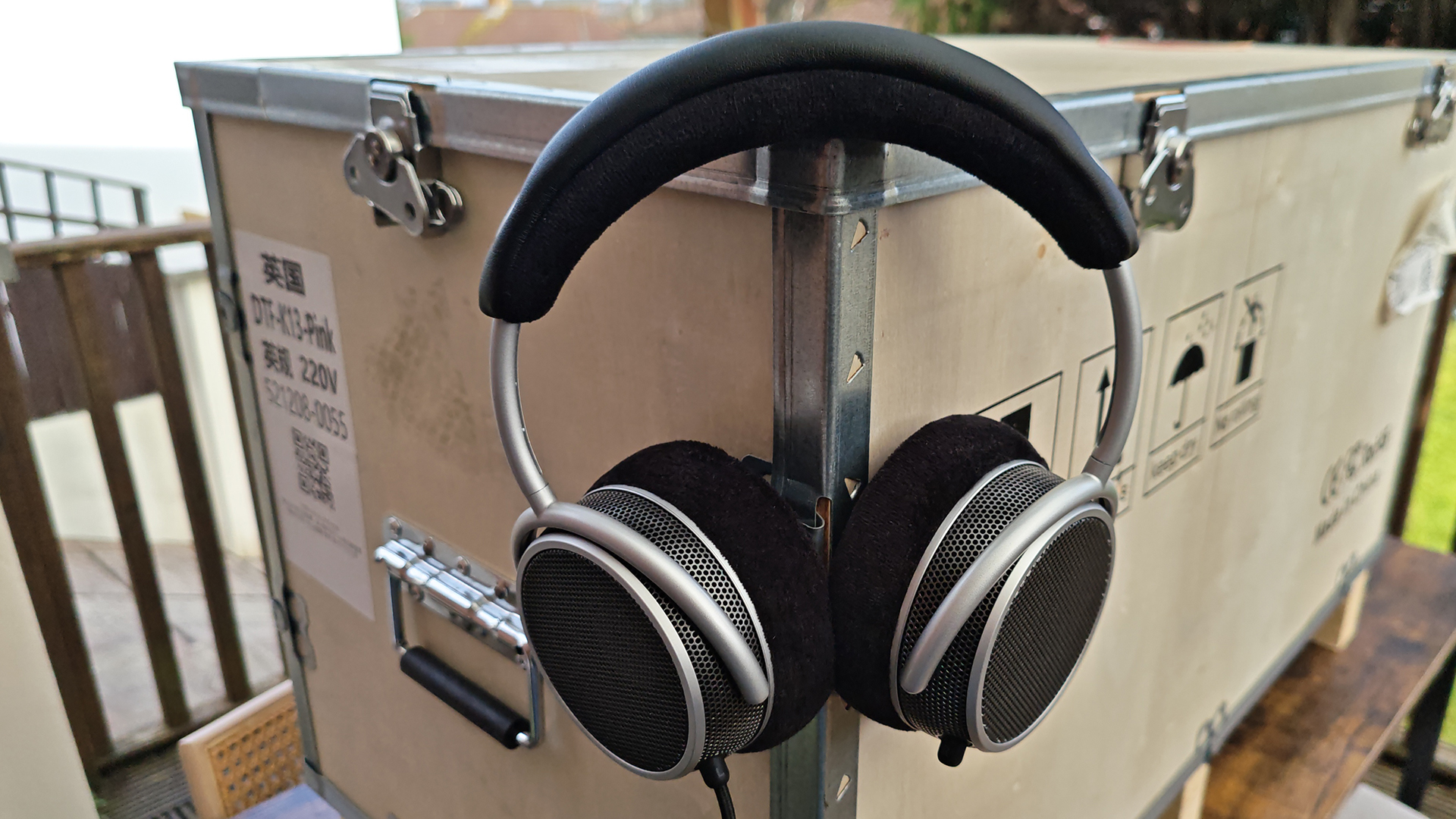 Grell OAE2 headphones.