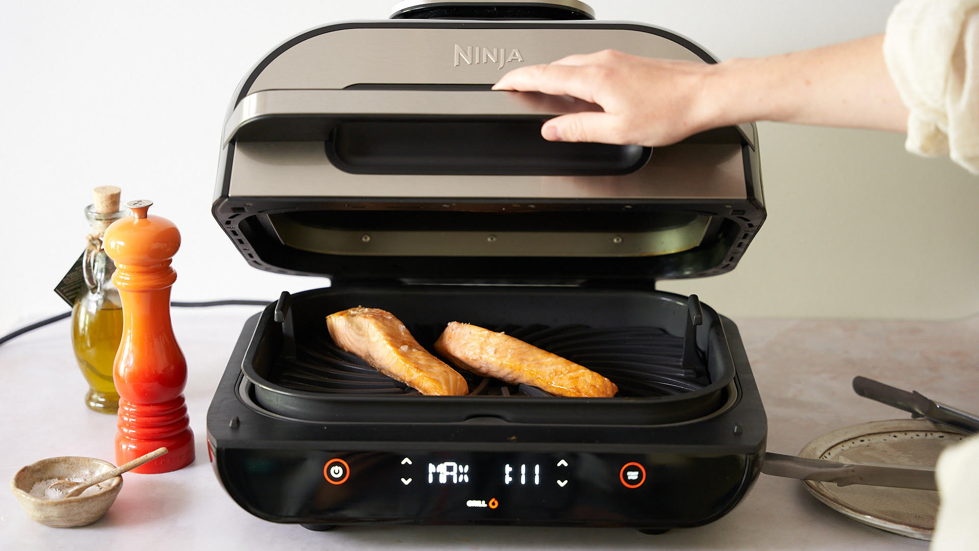 Cooking salmon in the Ninja Foodi MAX Health Grill & Air Fryer
