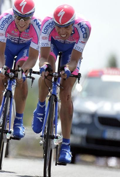 Alessandro Ballan (Lampre-NGC) shows signs of his crash.
