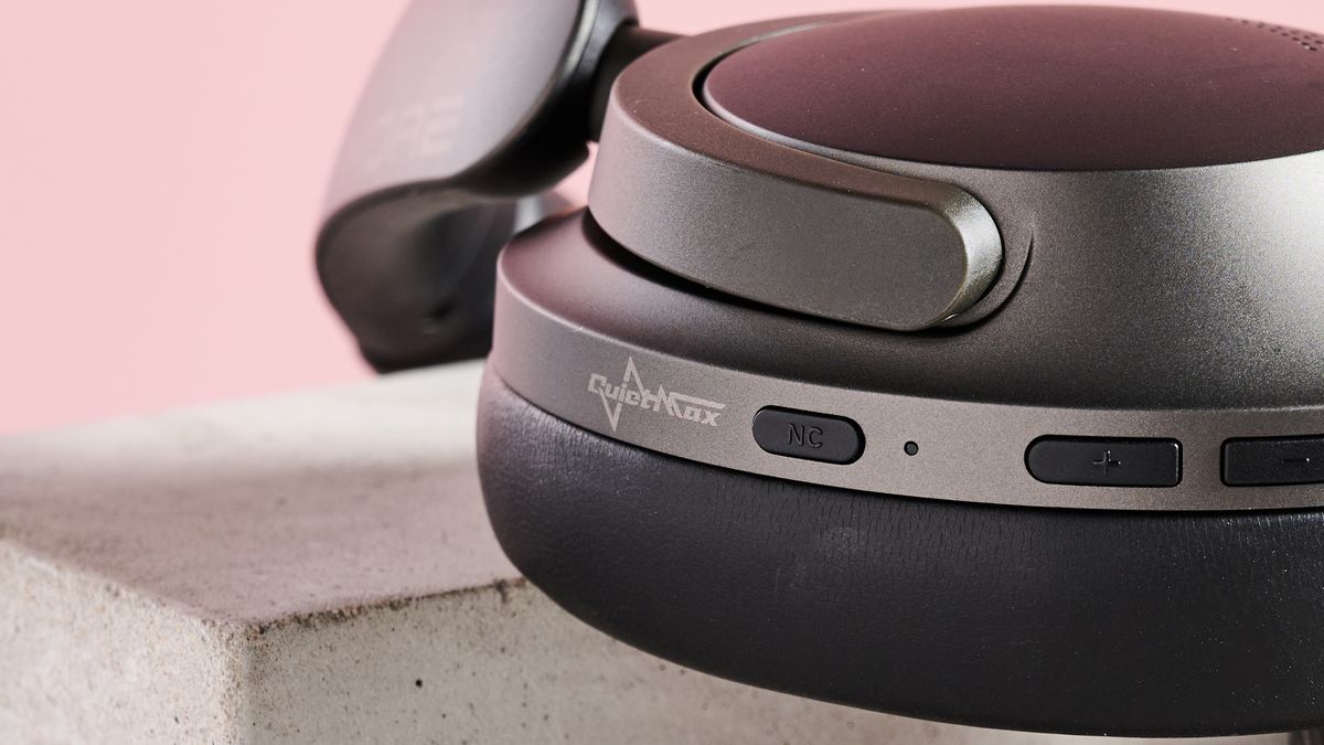 Button controls on the 1More Sonoflow Pro HQ51