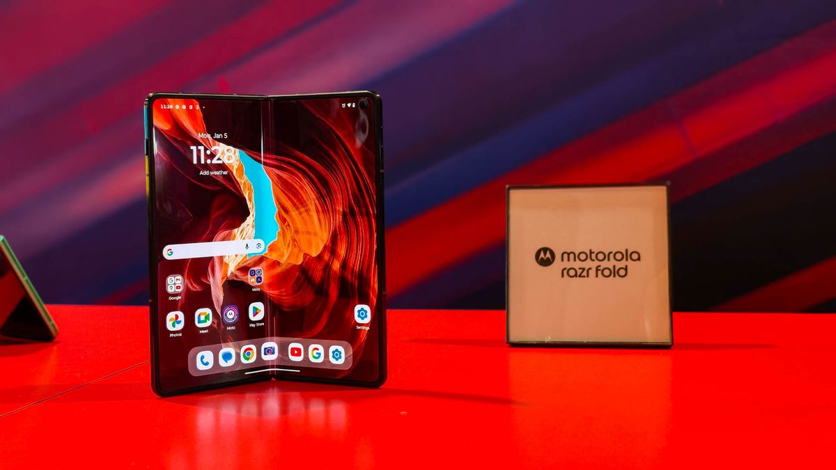 Motorola Razr Fold hands-on testing