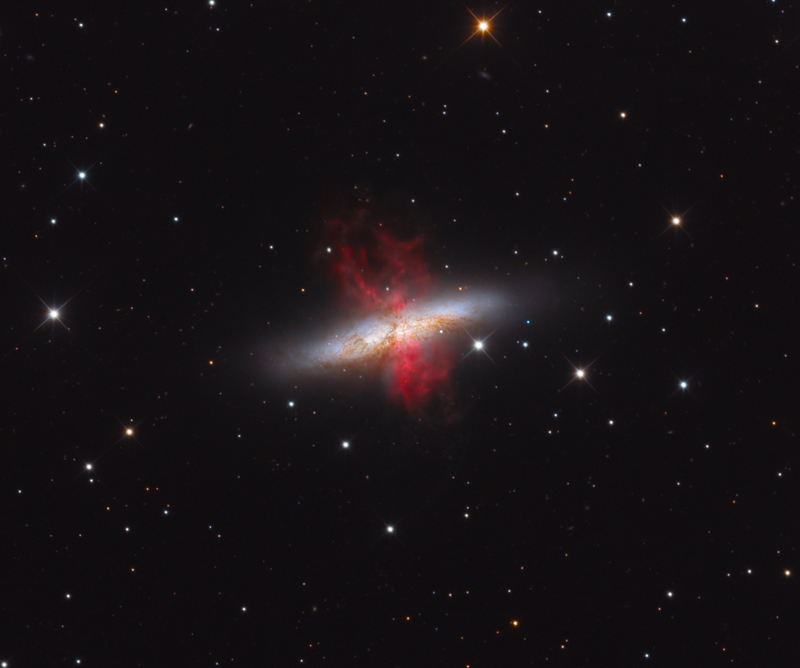 Messier 82 Cigar Galaxy starburst galaxy Fera 