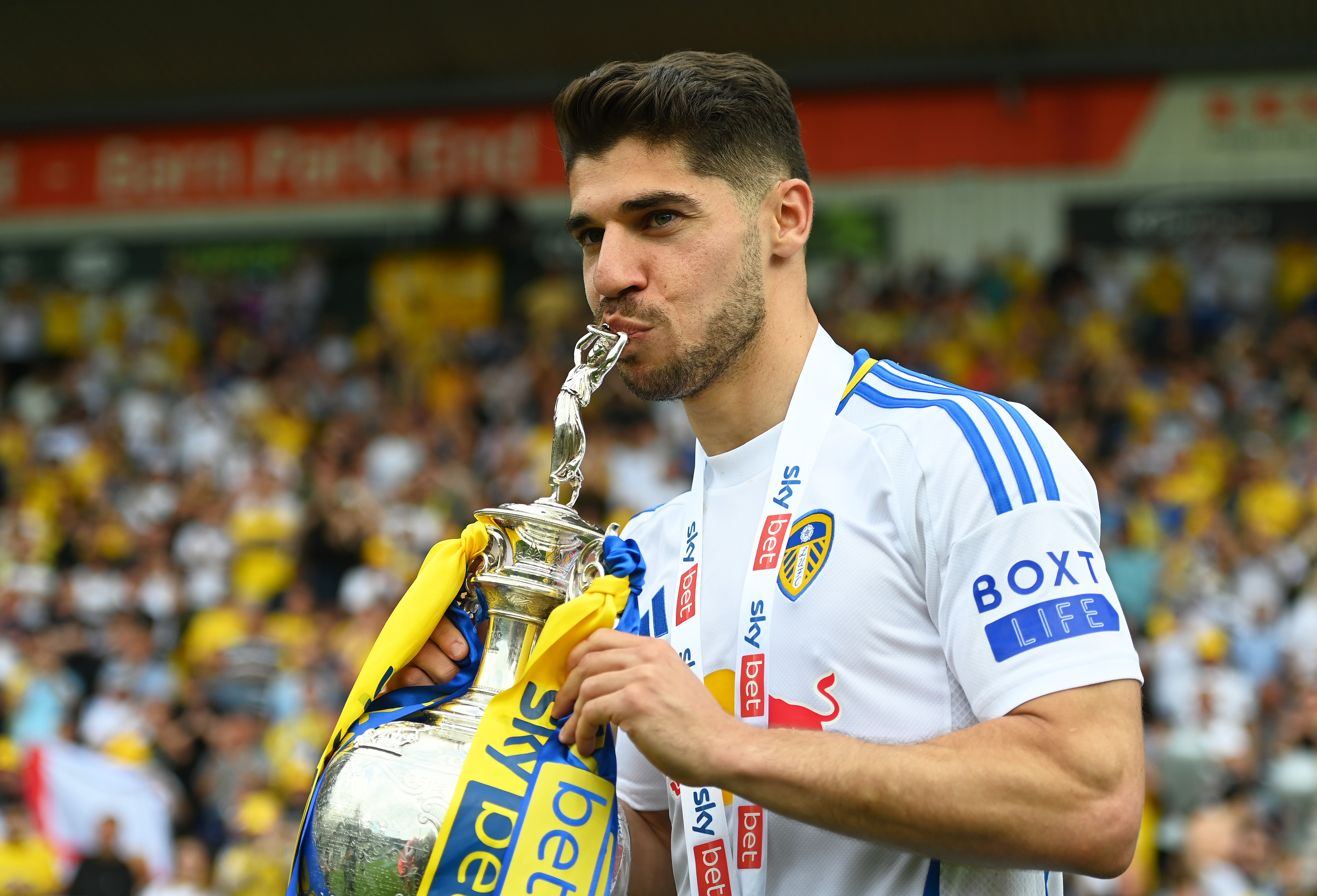 Manor Solomon with the Championship trophy, May 2025