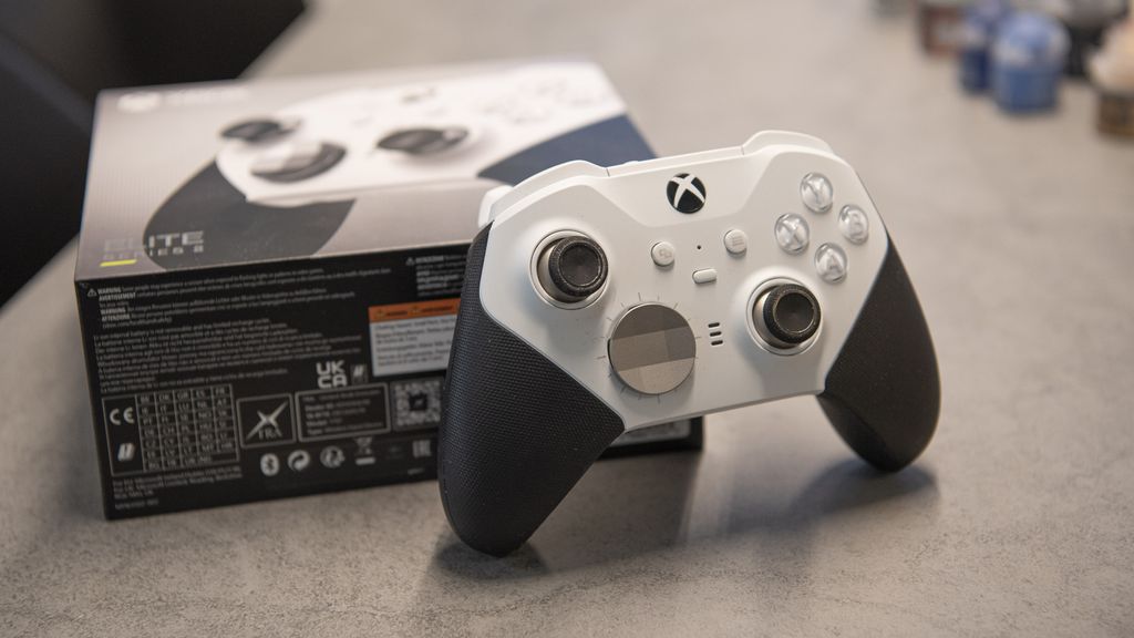 DualSense Edge vs Xbox Elite Controller Series 2 which is the best