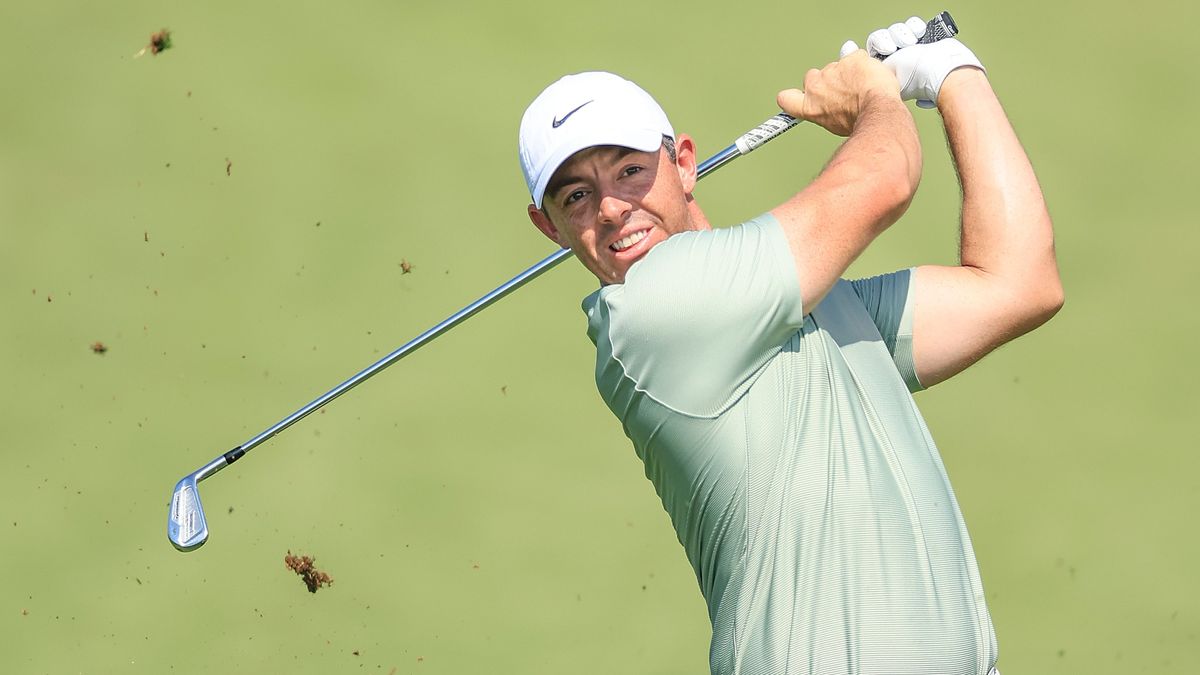 Rory McIlroy swings his club before heading to the DP World Tour Championship 2024