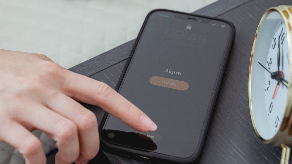 Why you shouldn't snooze your alarm in the morning T3