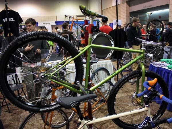 Capricorn Bicycles showed off this fetching green singlespeed 29er.