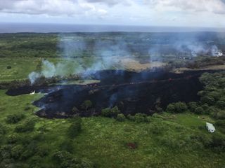 Kilauea volcano ash plume