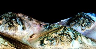Salty water streaks on Mars
