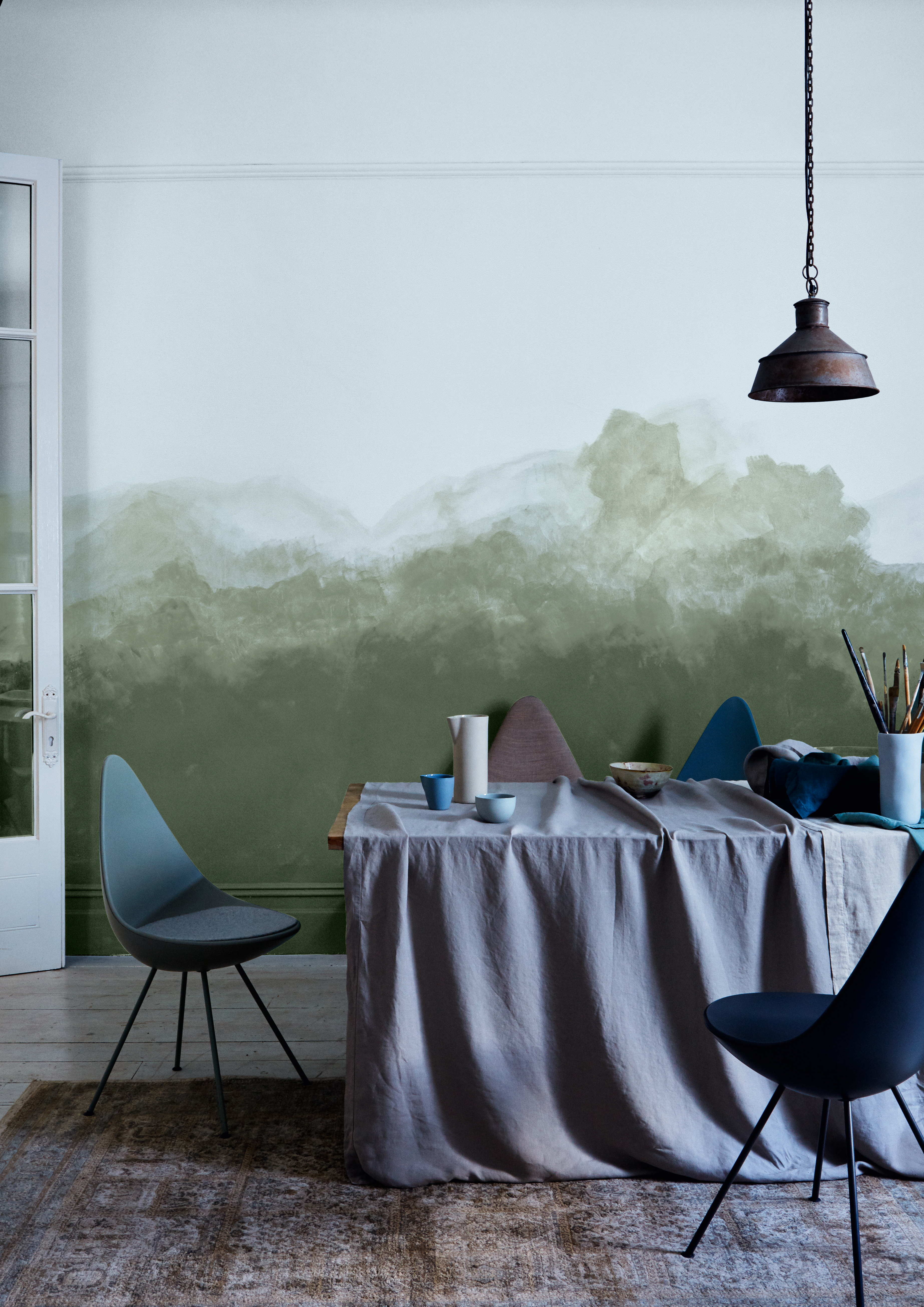 Ombre wall in a dining room