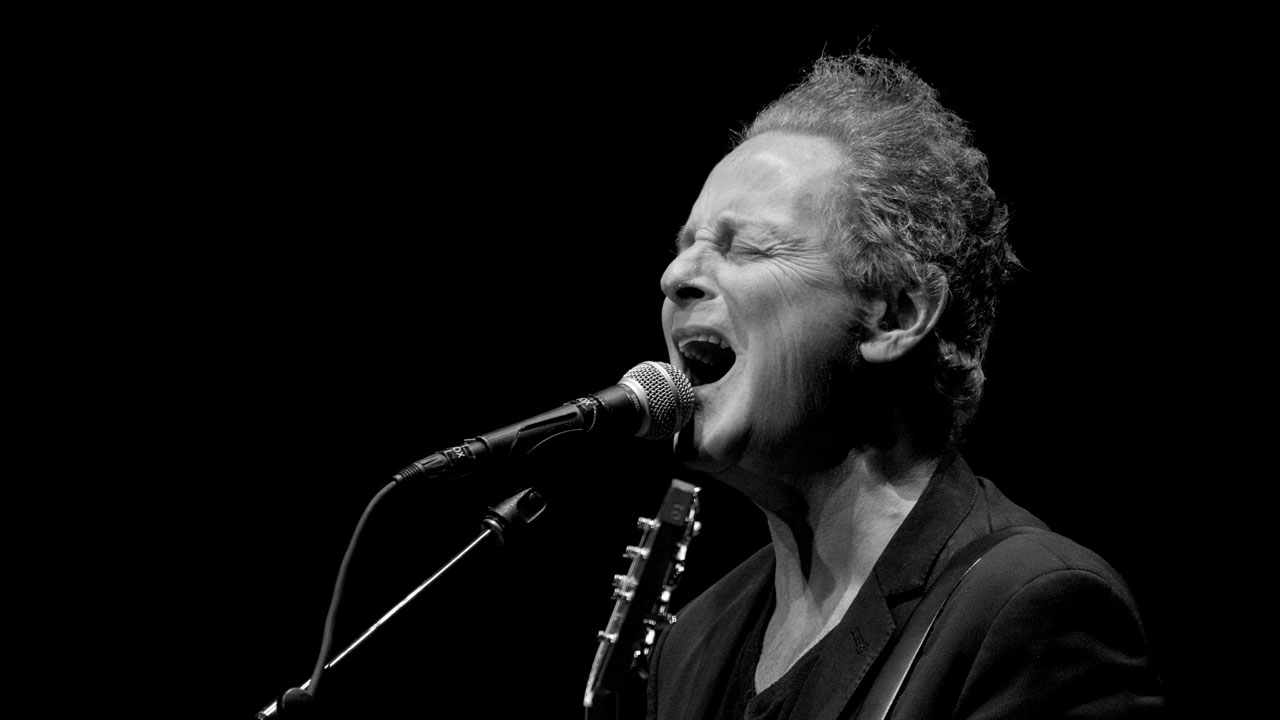 Lindsey Buckingham onstage