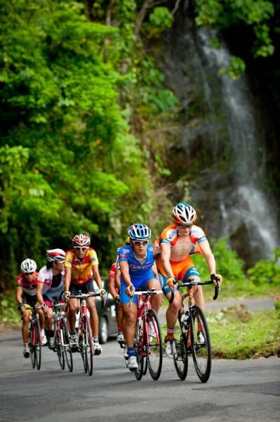 Six riders ini the front group