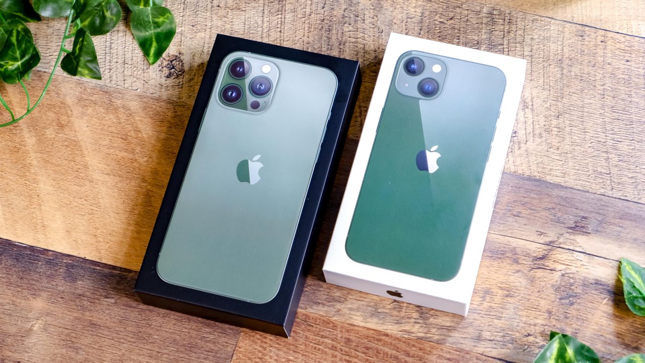 iPhone 13 and iPhone 13 Pro Max in box