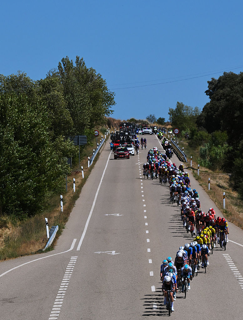 ZARAGOZA, SPAIN - AUGUST 30: A general view of the peloton competing during the La Vuelta - 80th Tour of Spain 2025, Stage 8 a 163.5km stage from Monzon Templario to Zaragoza / #UCIWT / on August 30, 2025 in Zaragoza, Spain. (Photo by Tim de Waele/Getty Images)