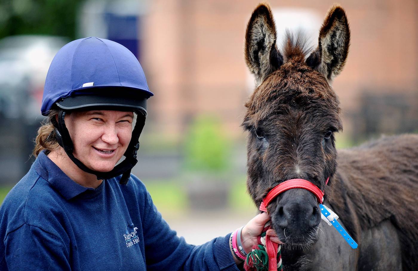 Rainbow-Equine-Hospital-vet-Gemma-Tyner-with-Buttons.jpg