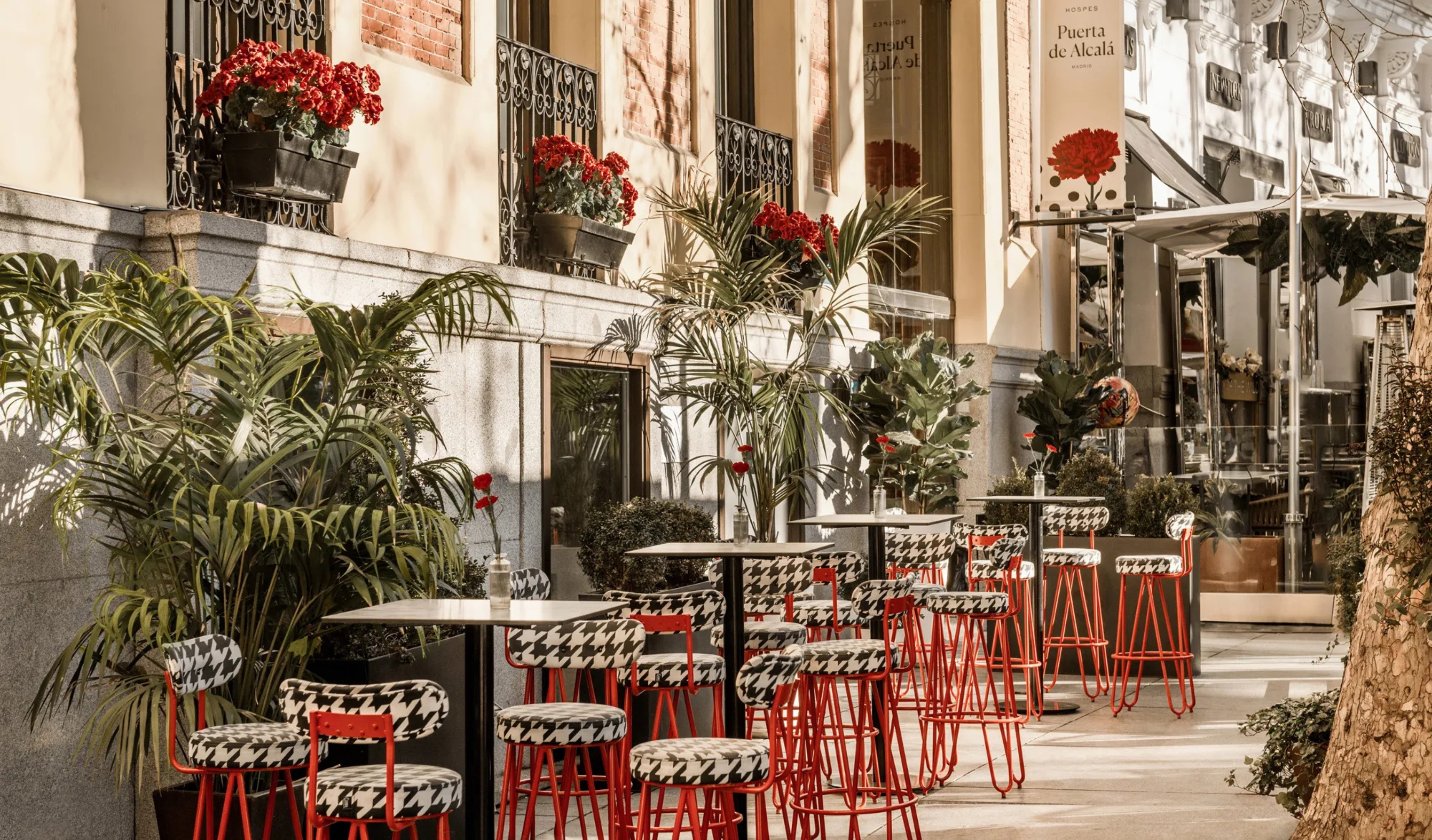 outdoor terrace at Hospes Puerta de Alcal&aacute;