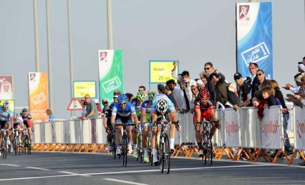 Tom Boonen (Omega Pharma-Quick Step) dives for the line.
