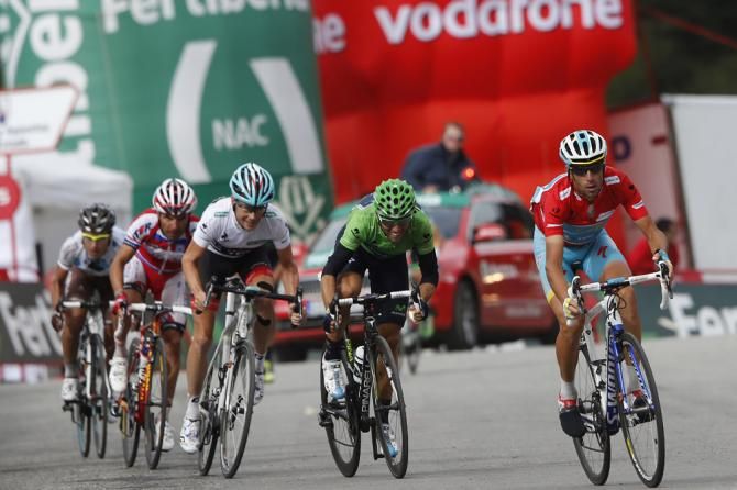 In a show of strength, Vuelta leader Vincenzo Nibali leads his GC rivals - Alejandro Valverde, Chris Horner, Joaquim Rodriguez and Domenico Pozzovivo - across the finish line at Peyragudes