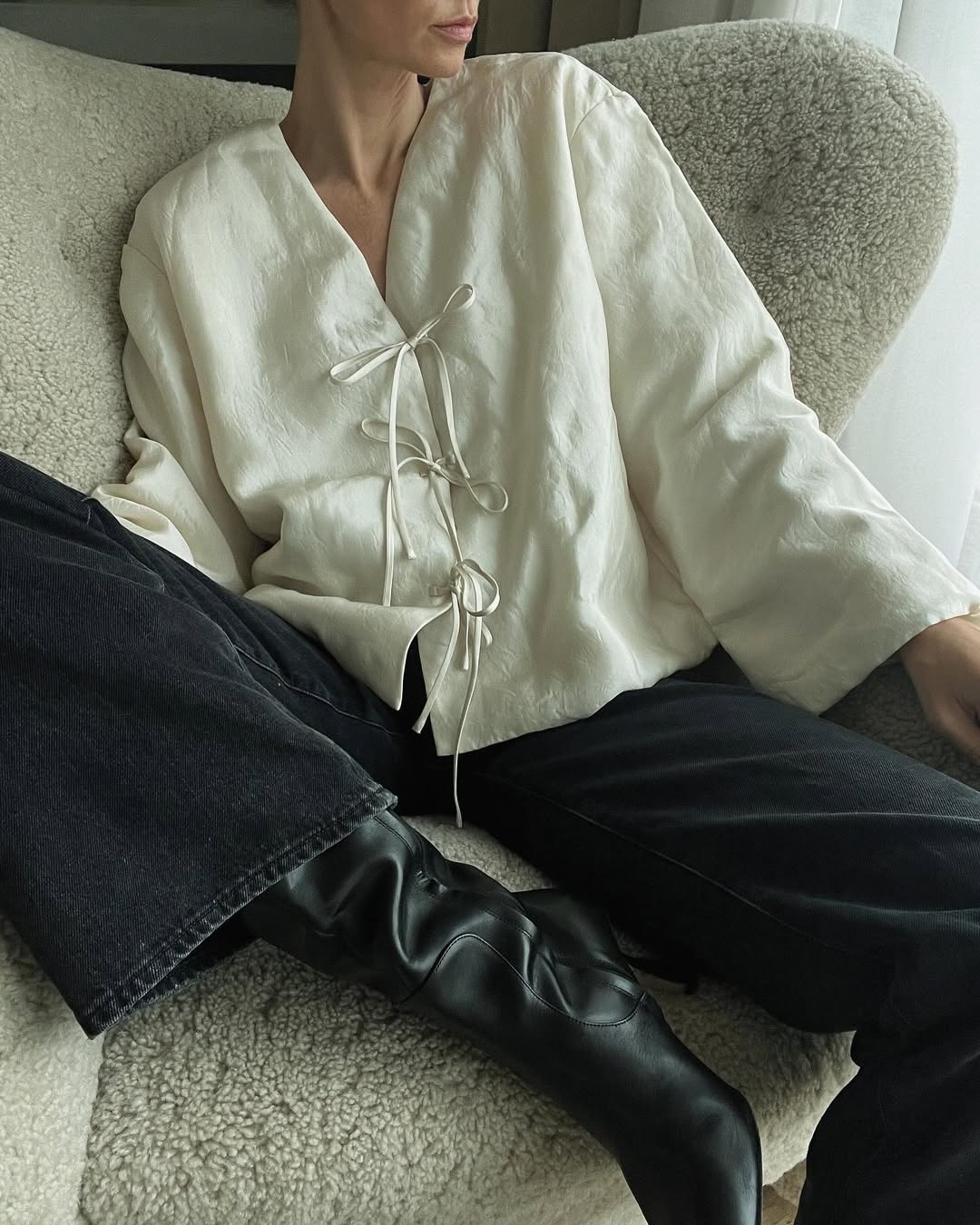 Anouk in a tie-front top