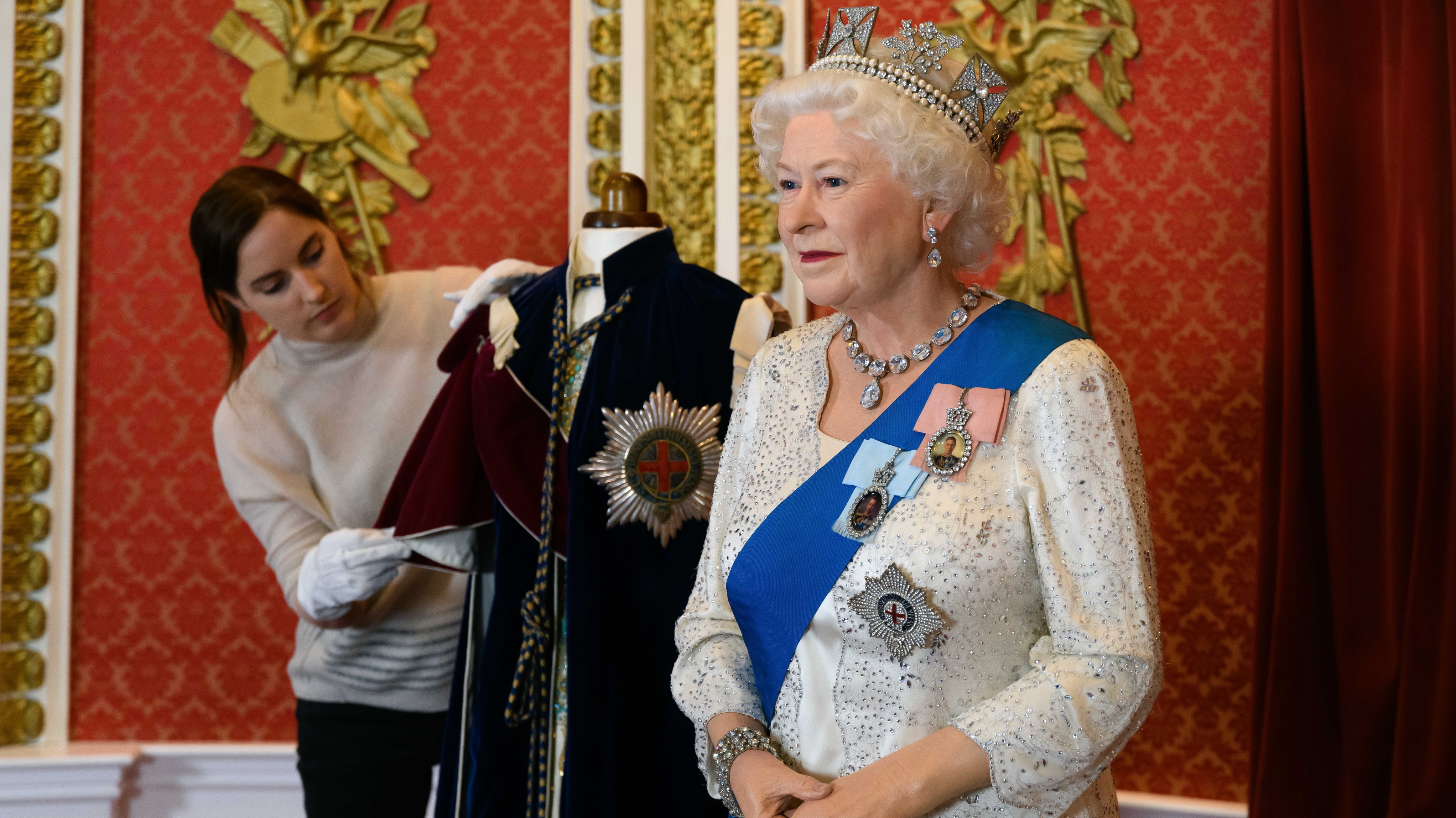 Queen's fashion - Royal Dress Collection Madame Tussauds