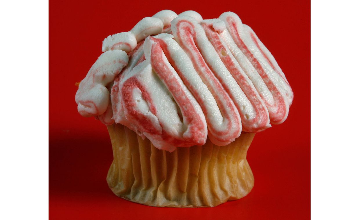 These terrifying brain cupcakes will look great on a Halloween table