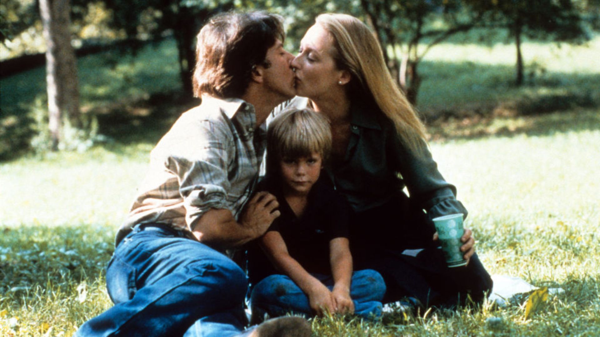Meryl Streep kisses Dustin Hoffman in the movie Kramer vs. Kramer