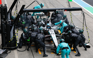 Mercedes-AMG F1 pitstop 