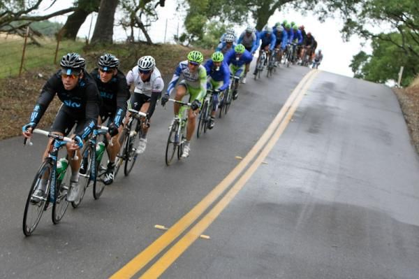 Alex Dowsett (Sky) keeps the group single file