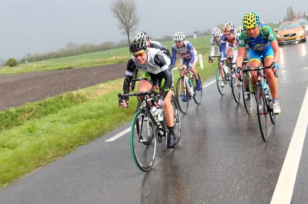 Melissa Hoskins (GreenEDGE-AIS) with Chantal Blaak (AA Drink) at the front of the race