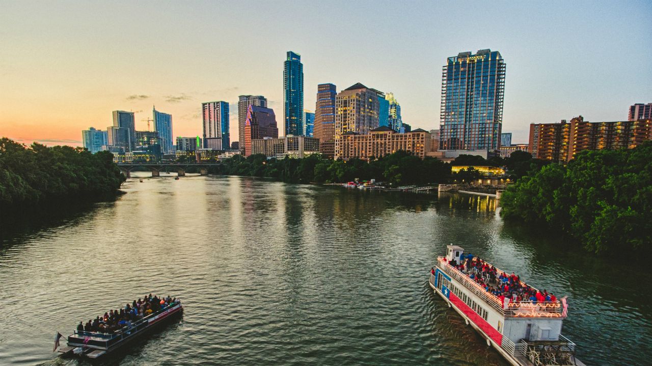 sunset_cruises_on_lady_bird_lake.jpg