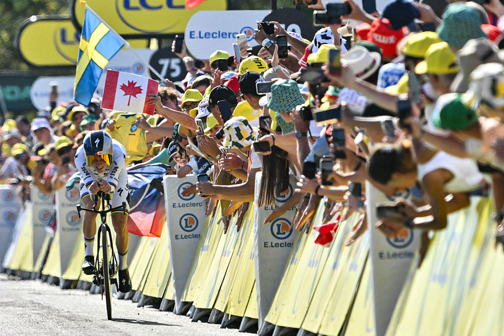 Red Bull - BORA - hansgrohe team's Belgian rider Remco Evenepoel cycles to the finish line of the 16th stage of the 113th edition of the Tour de France cycling race, 26 km between &amp;Eacute;vian-les-Bains and Thonon-les-Bains in the French Alps, on July 21, 2026. (Photo by Jeff PACHOUD / AFP)