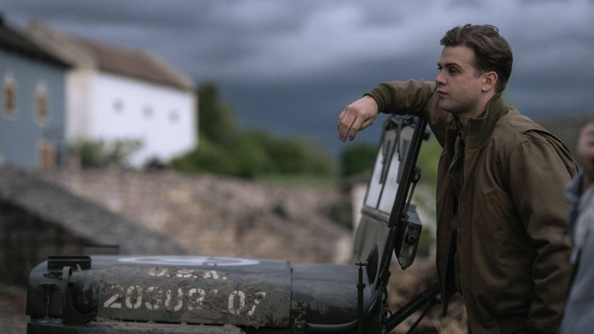 Leo Woodall as Sergeant Howie Triest in "Nurmeberg"