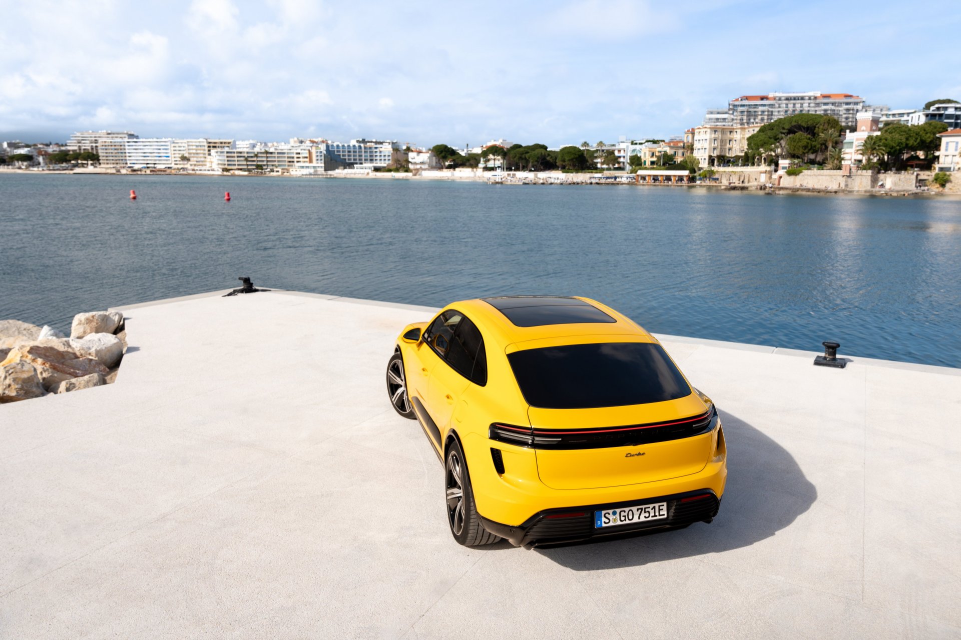 Porsche Macan Turbo EV
