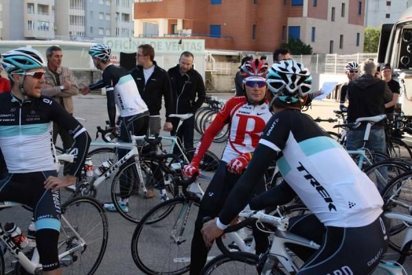 Chris Horner and Daniele Bennati chat before the morning's ride.