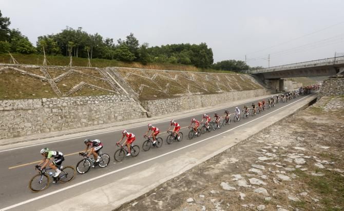 The peloton on stage 3