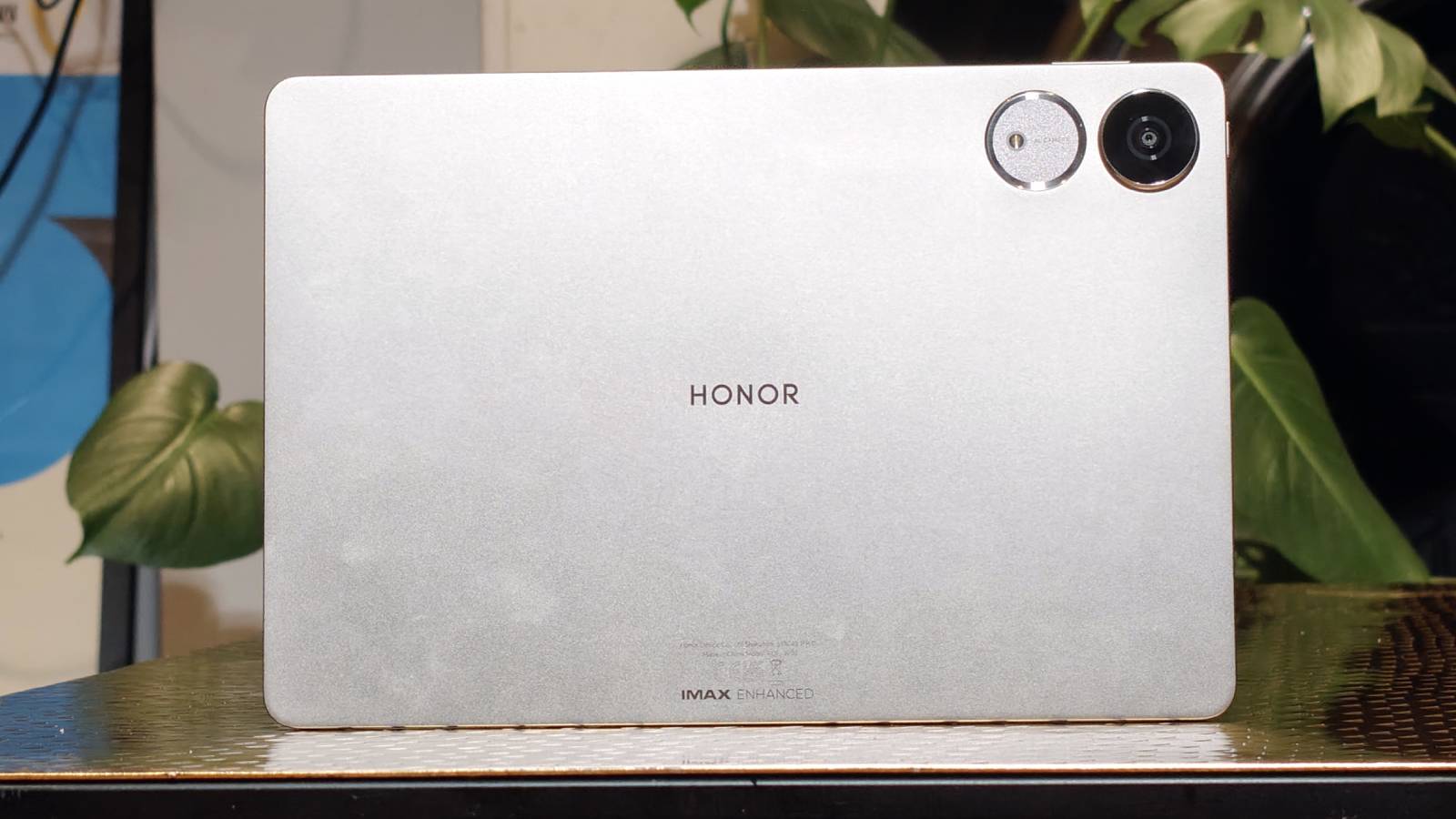 The Honor Pad V9 on a bronze table.