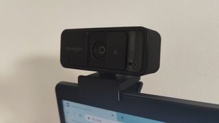 Kensington W1050 1080p webcam review: close up of a webcam on a laptop