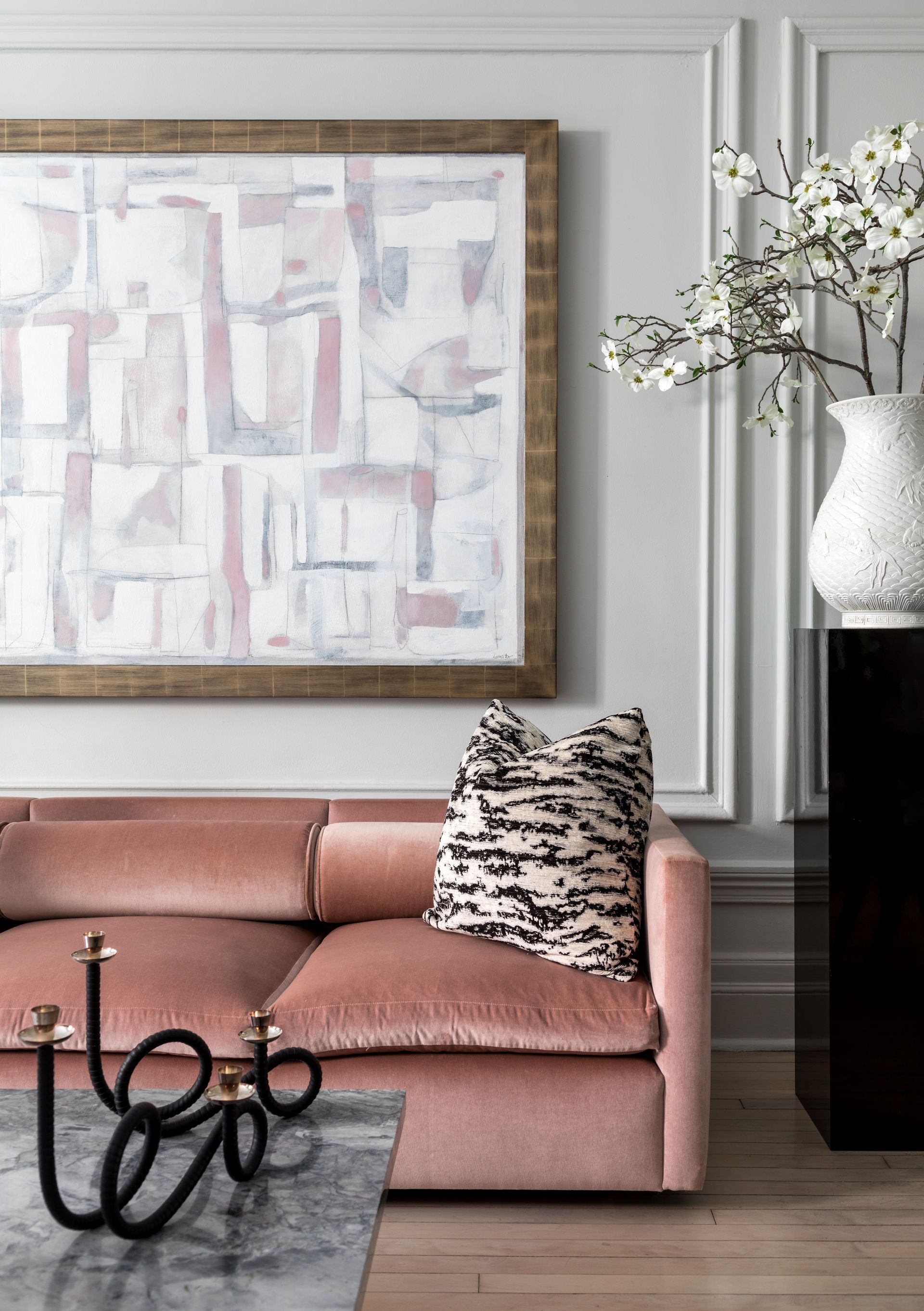 dark white living room with pink sofa