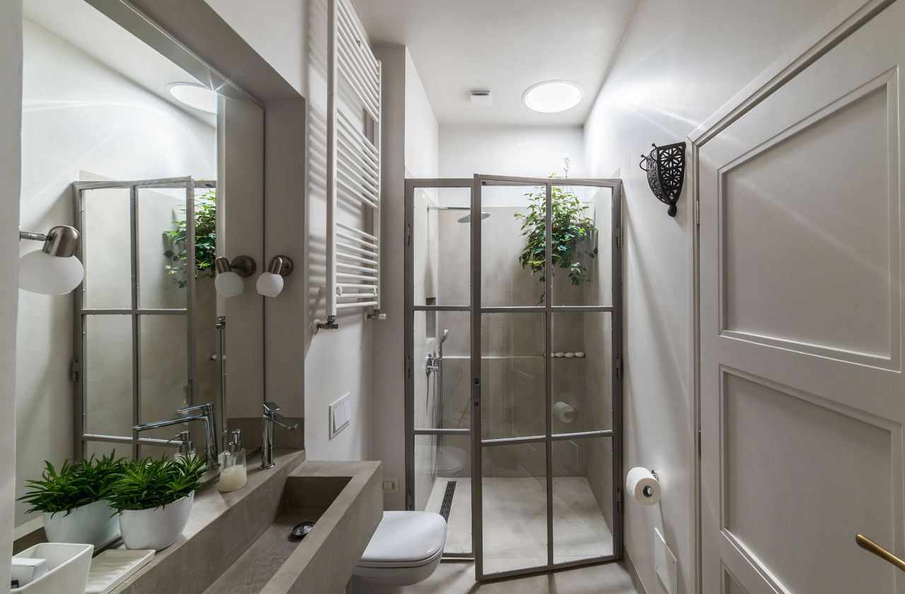 How to make a small bathroom feel brighter | Livingetc
