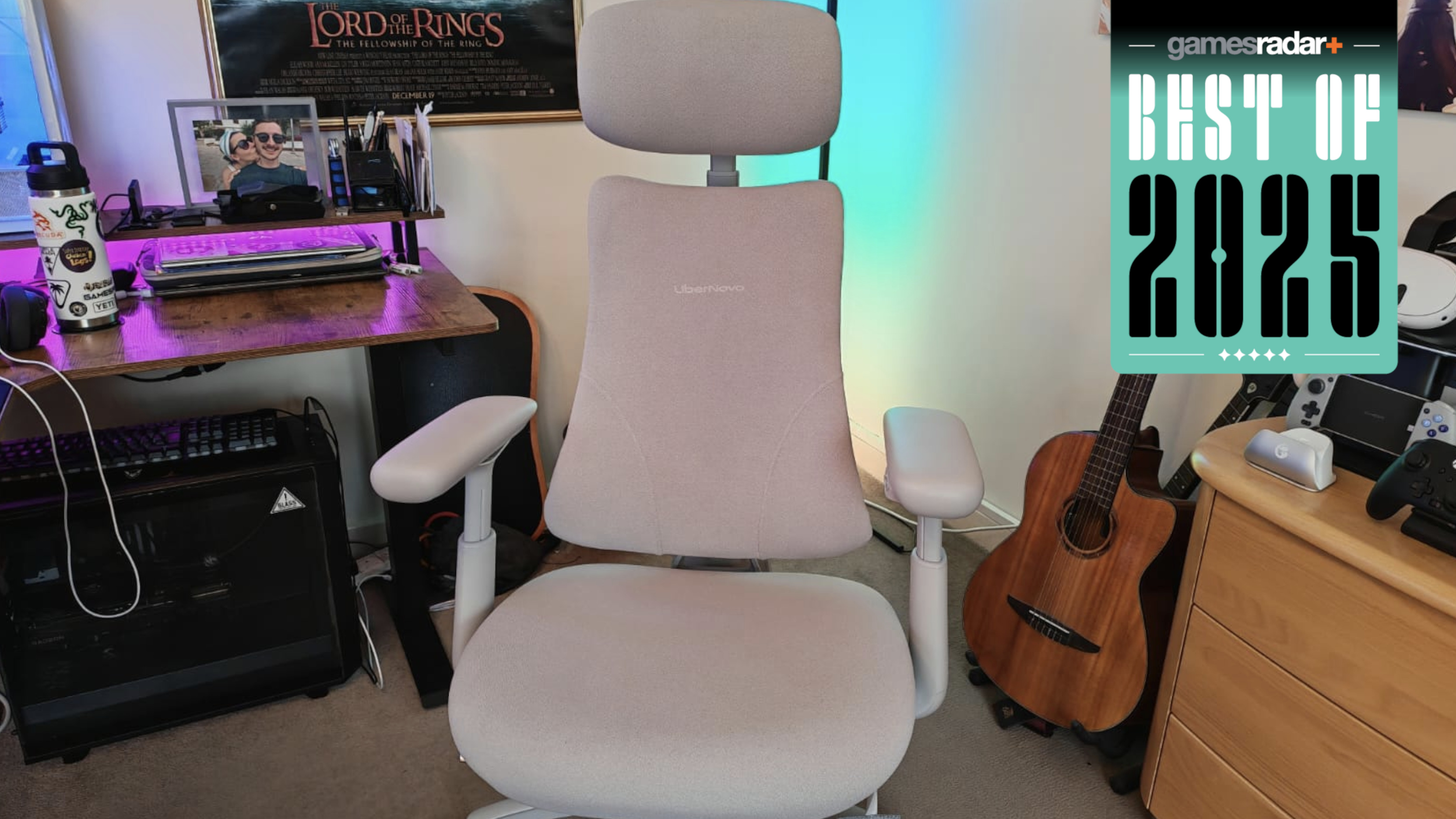 LiberNovo Omni gaming chair with a 'best of 2025' badge
