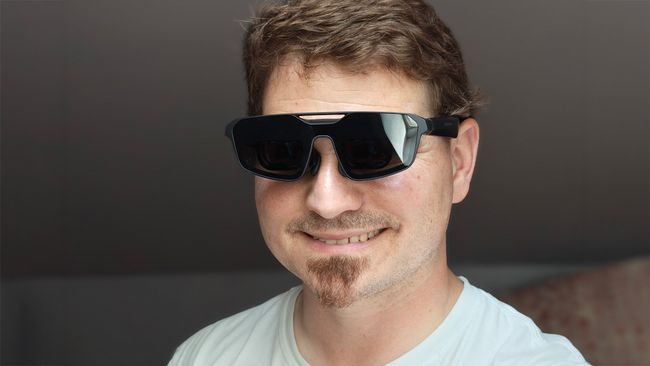 Xreal ROG R1 стоят безумно дорого, но это определенно лучший наголовный монитор из всех, что я пробовал
