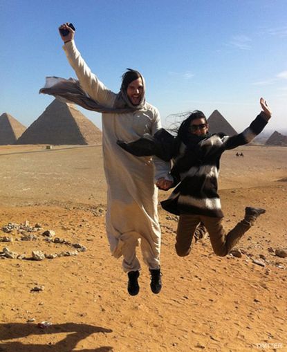 Demi Moore and Ashton Kutcher - PICS! Ashton Kutcher and Demi Moore's Egyptian adventure - Twitter - Celebrity News - Marie Claire