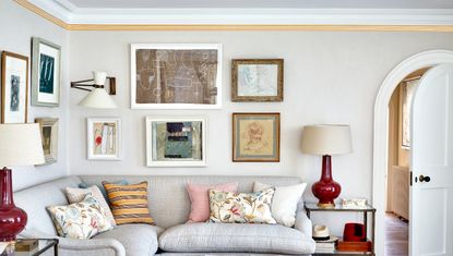 Wallpaper border in a living room