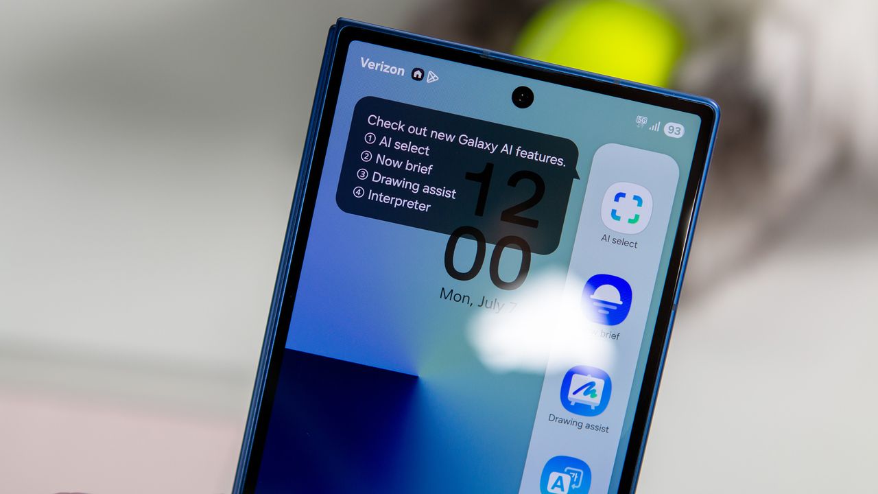 Samsung Galaxy Z Fold 7 Edge Panel hands-on