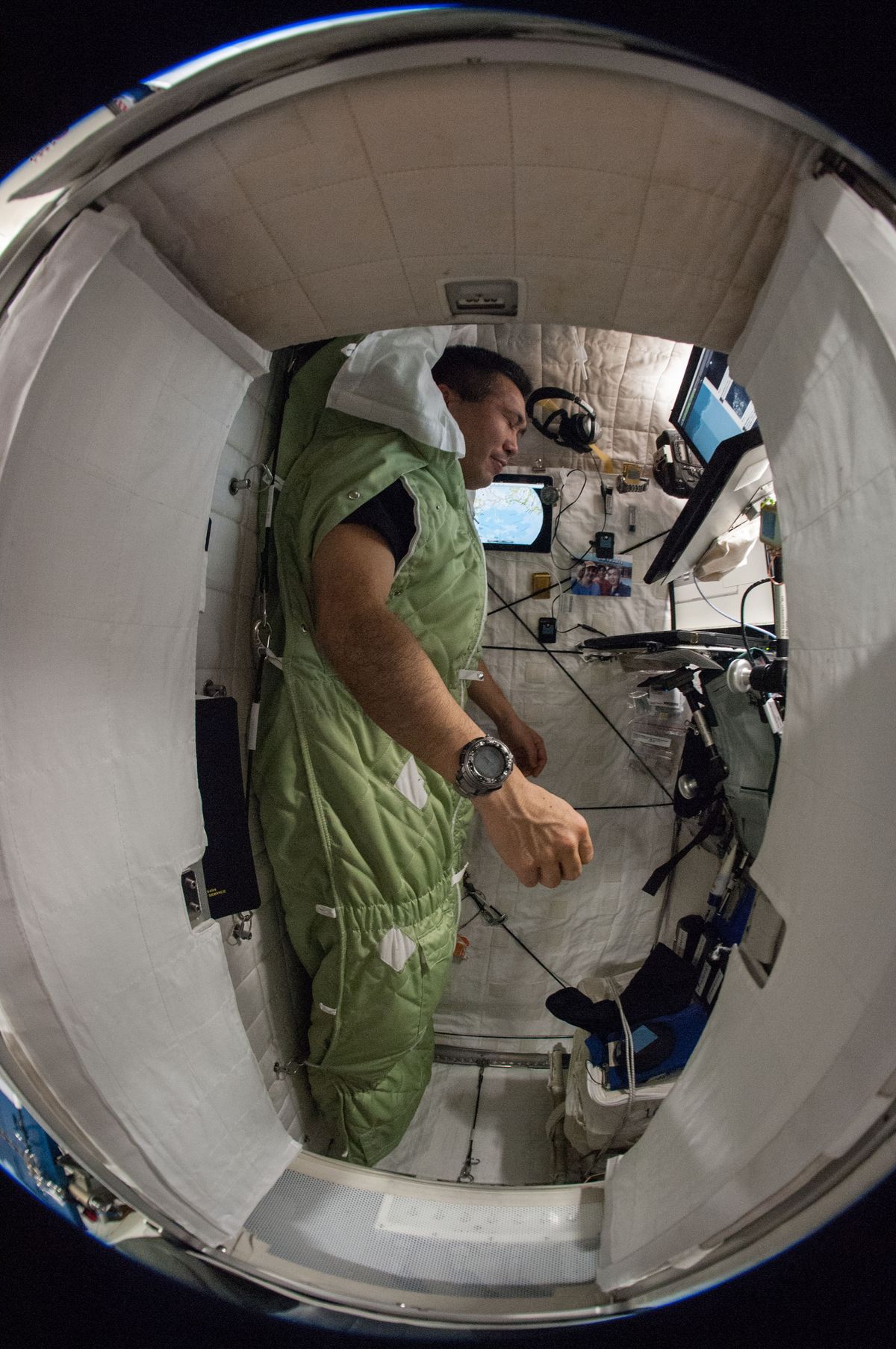 Sleeping In Space How Astronauts Get A Good Nights Rest Space