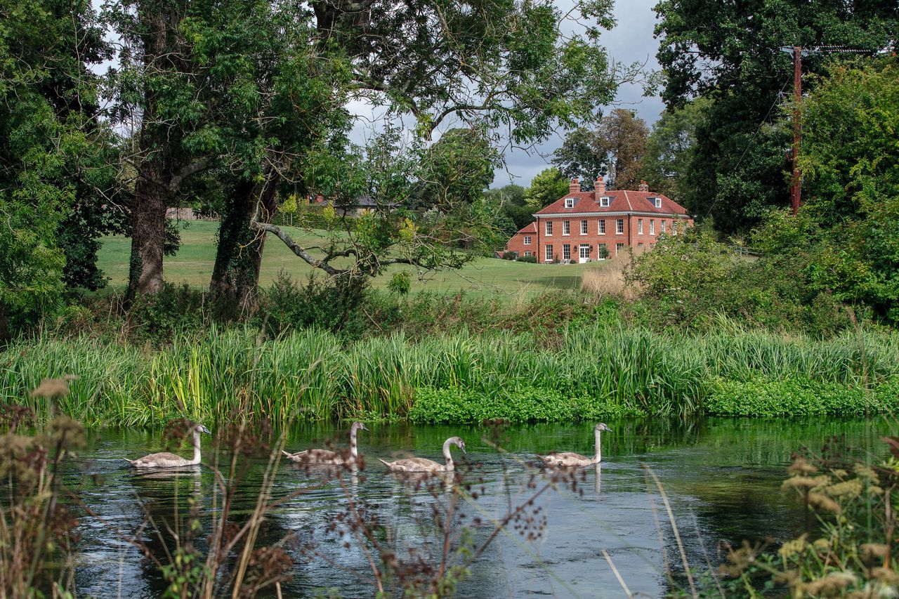 house with lake 