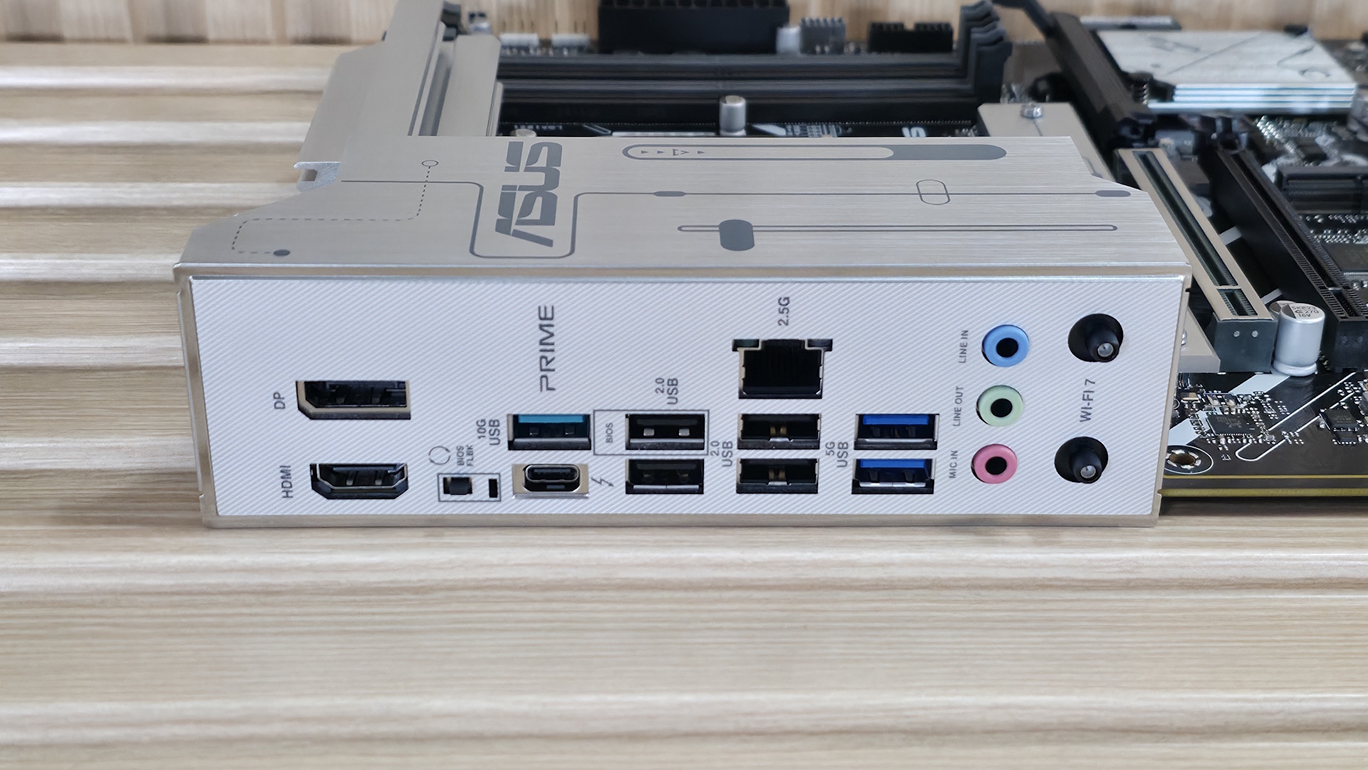 Asus Prime Z890-P Wifi - Rear IO