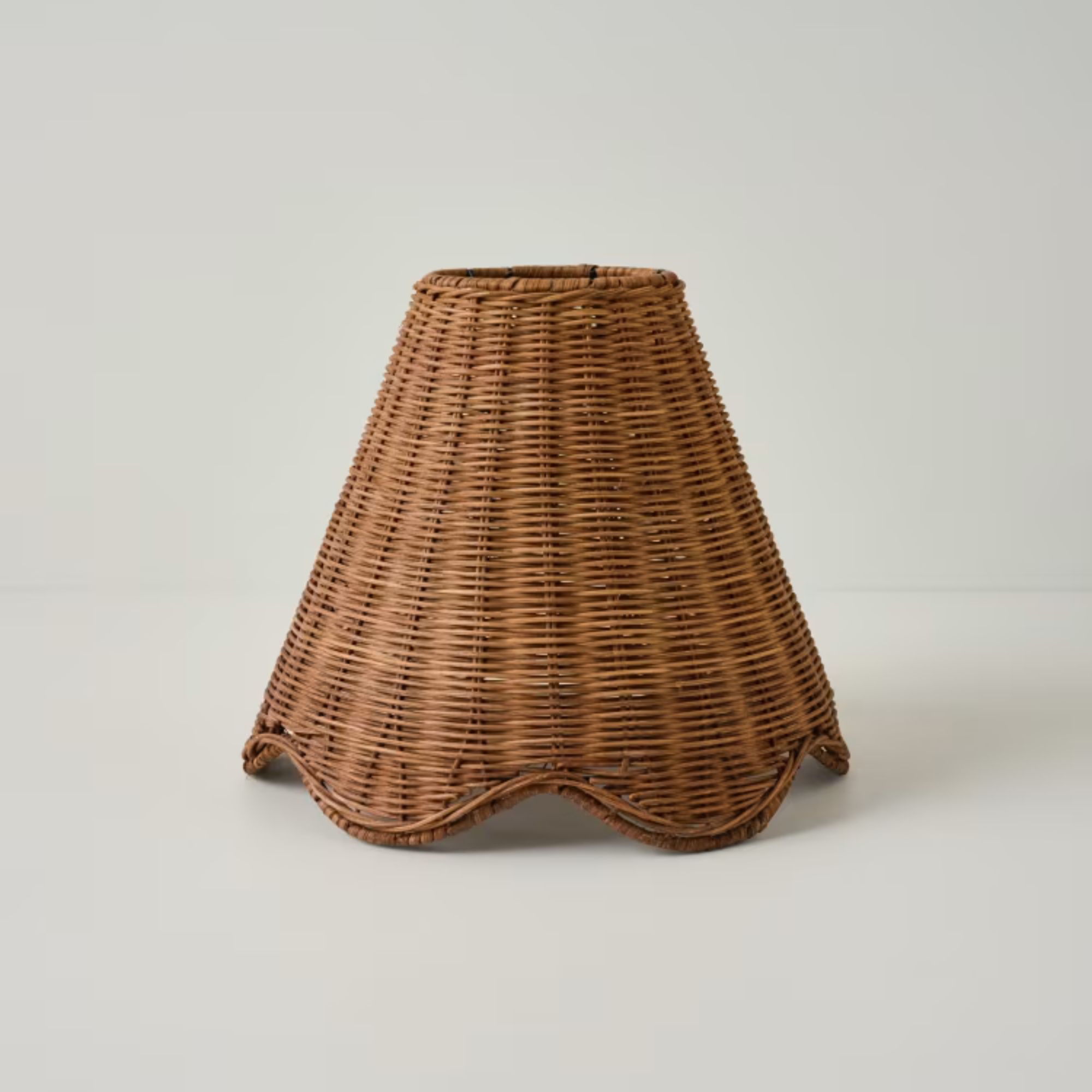 Rattan lamp shade with scalloped edge