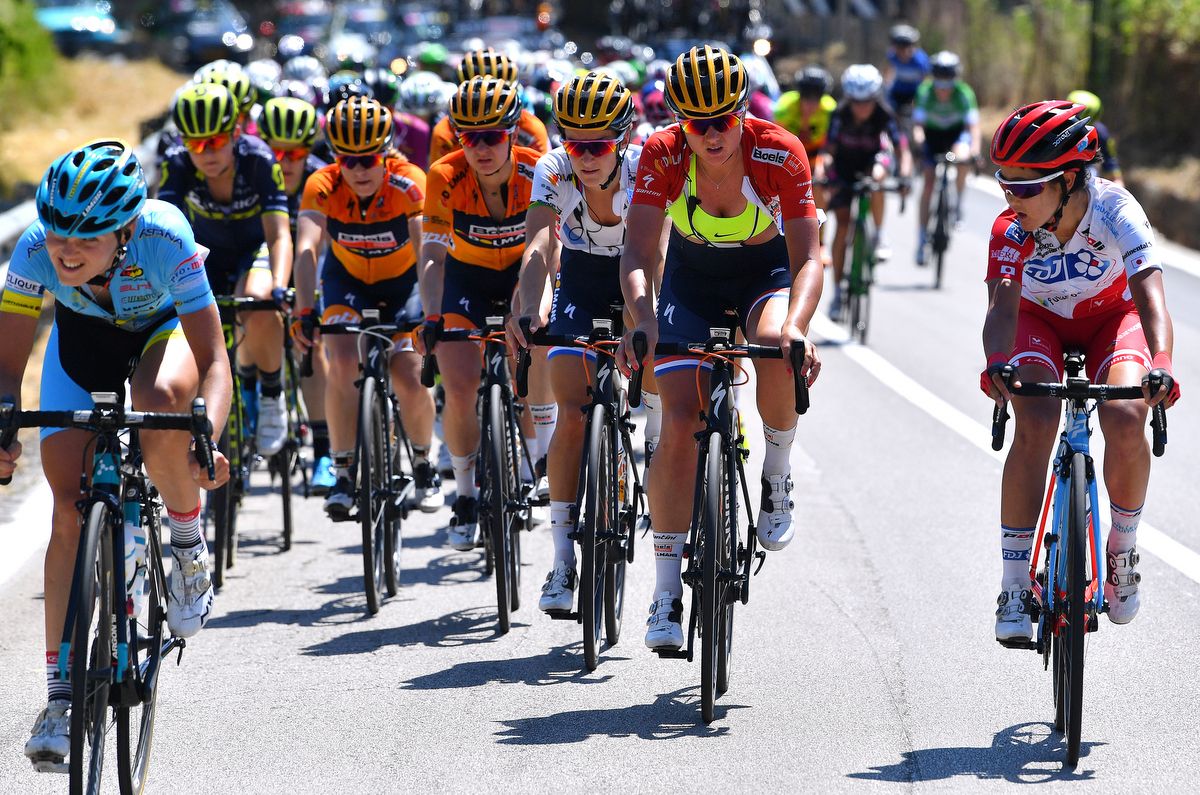 Boels-Dolmans controlling the race